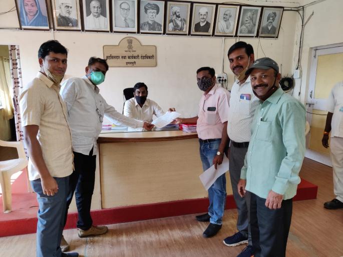 Statement to Tehsildar for old pension scheme in Igatpuri | इगतपुरीत जुन्या पेन्शन योजनेसाठी तहसीलदारांना निवेदन Statement to Tehsildar for old pension scheme in Igatpuri | इगतपुरीत जुन्या पेन्शन योजनेसाठी तहसीलदारांना निवेदन