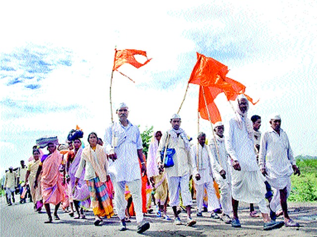 Corona stopped waiting for the Warakaris | कोरोनाने रोखली वारकऱ्यांची वाट Corona stopped waiting for the Warakaris | कोरोनाने रोखली वारकऱ्यांची वाट