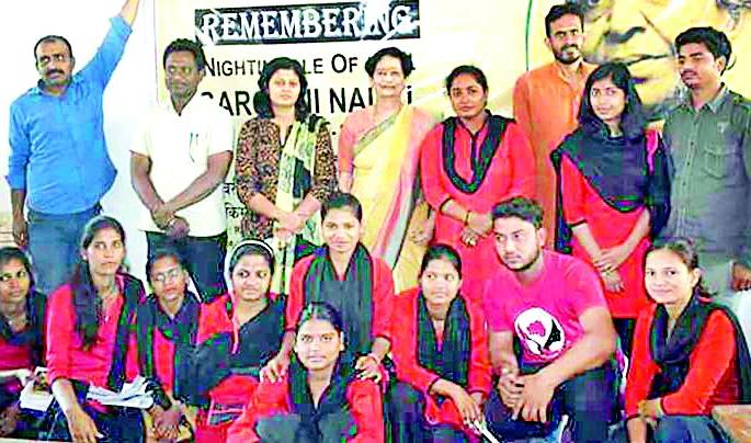 Women should be able to self-help | महिलांनी स्वसुरक्षेसाठी सक्षम झाले पाहिजे