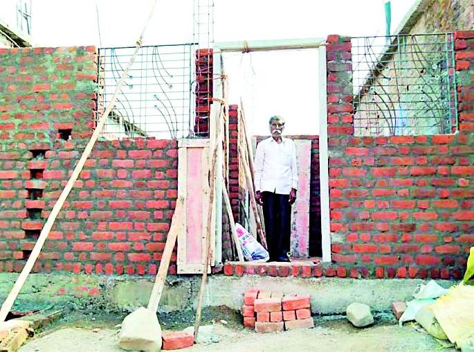 Refuse to pay the last installment of the house | घरकुलाचा अंतिम हप्ता देण्यास नकार Refuse to pay the last installment of the house | घरकुलाचा अंतिम हप्ता देण्यास नकार