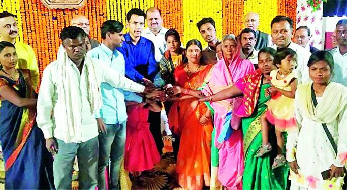 A man of honor, honoring the villagers in the Water Cup | कर्तबगार व्यक्ती, वॉटर कपमधील गावांचा सन्मान