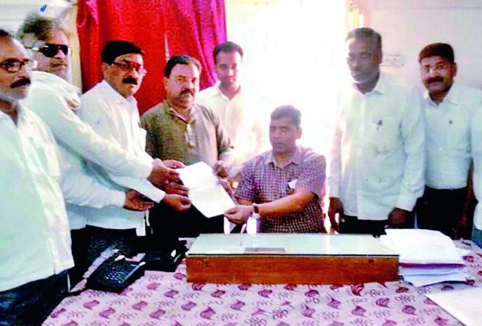 Help the hailstorm affected farmers Rs. 50,000 per hectare | गारपीटग्रस्त शेतकऱ्यांना हेक्टरी ५० हजार रुपये मदत द्या Help the hailstorm affected farmers Rs. 50,000 per hectare | गारपीटग्रस्त शेतकऱ्यांना हेक्टरी ५० हजार रुपये मदत द्या