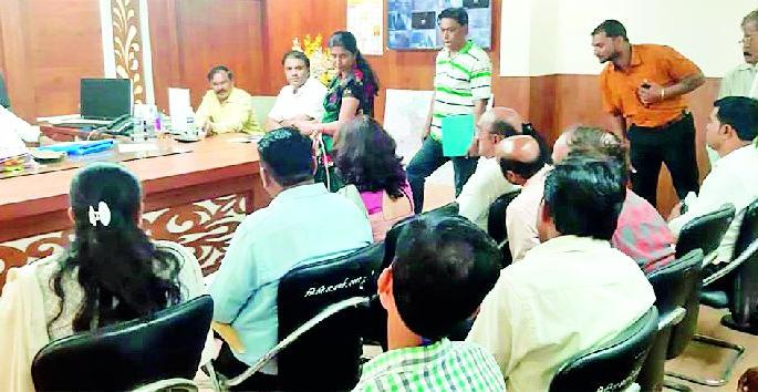 Give ownership of the plates in a hurry | शहरातील पट्ट्यांचे मालकी हक्क तातडीने द्या