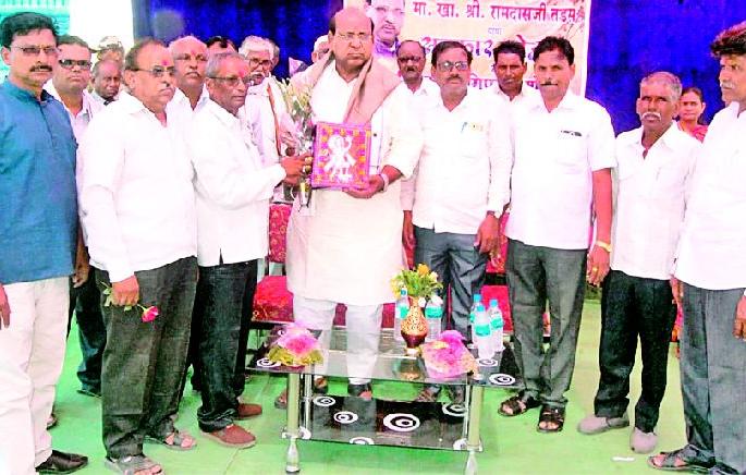 Merchant package to set up service cooperative | सेवा सहकारी संस्था उभारणार व्यापारी संकुल