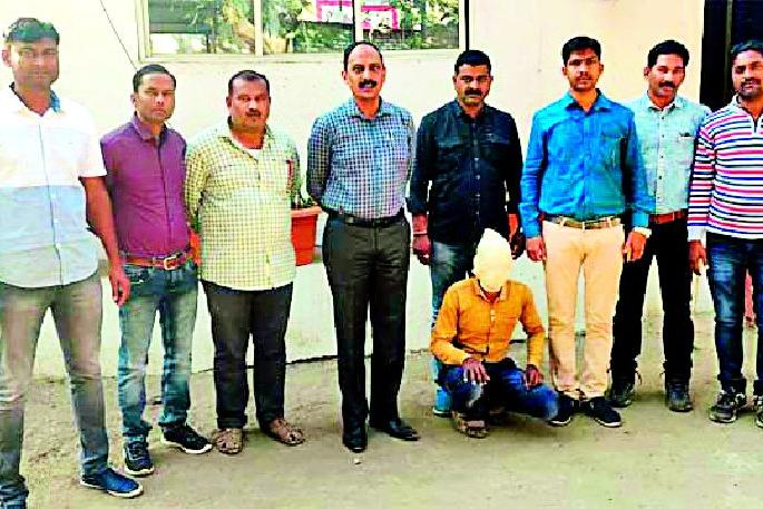 A 9-month-old girl escaped with a police niece | ९ महिन्यांची बालिका घेऊन पळालेला पोलिसांच्या जाळ्यात