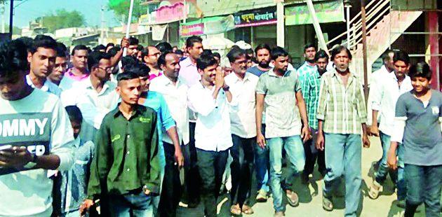 The end of fasting for the road | रस्त्यासाठीच्या उपोषणाची अखेर सांगता The end of fasting for the road | रस्त्यासाठीच्या उपोषणाची अखेर सांगता