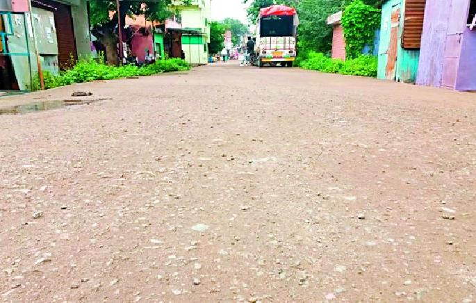 In Maregaon, works worth Rs | मारेगावात अडीच कोटींची कामे निकृष्ट In Maregaon, works worth Rs | मारेगावात अडीच कोटींची कामे निकृष्ट