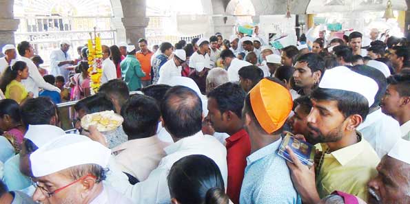 The beginning of the continuous Harnam Weekend in Belgaum | बेलगाव येथे अखंड हरिनाम सप्ताहास सुरुवात The beginning of the continuous Harnam Weekend in Belgaum | बेलगाव येथे अखंड हरिनाम सप्ताहास सुरुवात