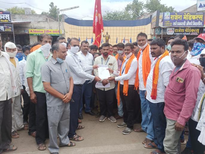 Demonstrations on tribal issues in Yeola | येवल्यात आदिवासी प्रश्नावर निदर्शने Demonstrations on tribal issues in Yeola | येवल्यात आदिवासी प्रश्नावर निदर्शने