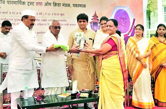 Honor to Indira Gandhi | इंदिरा गांधी यांना आदरांजली Honor to Indira Gandhi | इंदिरा गांधी यांना आदरांजली