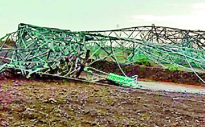 The storm hit six power bases | वादळाने सहा वीज टॉवर कोसळले