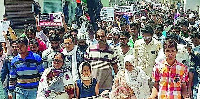 The silent Front at Ner, closed the market | नेर येथे मूक मोर्चा, बाजारपेठ बंद The silent Front at Ner, closed the market | नेर येथे मूक मोर्चा, बाजारपेठ बंद