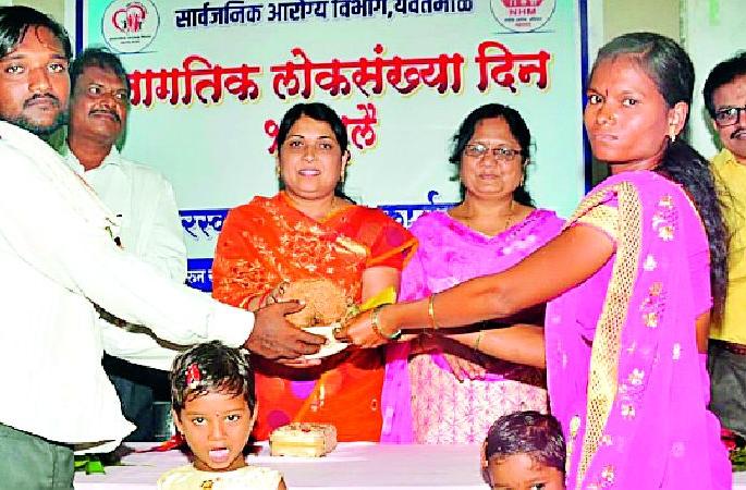 The pride of two daughters, mother-father | दोन मुली असलेल्या आई-बाबांचा गौरव The pride of two daughters, mother-father | दोन मुली असलेल्या आई-बाबांचा गौरव