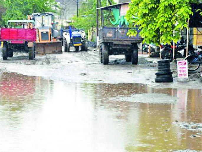 Road health in Yavatmal deteriorated | यवतमाळातील रस्त्यांचे आरोग्य बिघडले Road health in Yavatmal deteriorated | यवतमाळातील रस्त्यांचे आरोग्य बिघडले