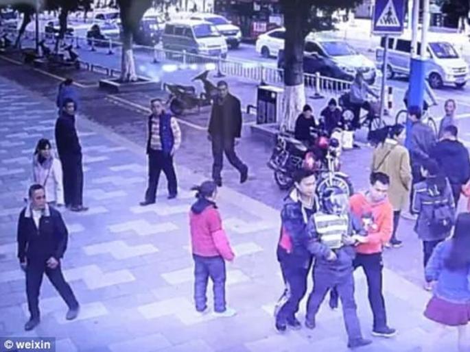 father discovered kidnapped son, along with bjg racket exposed | वडिलांनी शोधला अपहरण झालेला मुलगा, सोबत केला मोठ्या रॅकेटचा पर्दाफाश