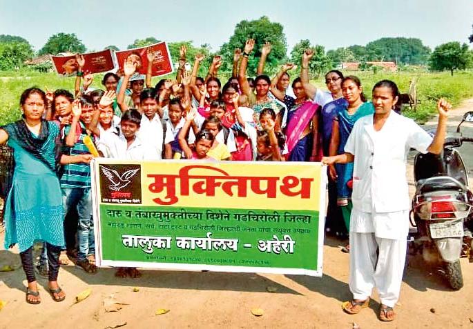 mayor to activist - a fight against alcoholism by a young girl | नगराध्यक्ष ते कार्यकर्ती- एका तरुणीनं उभारलेला दारुमुक्तीचा लढा mayor to activist - a fight against alcoholism by a young girl | नगराध्यक्ष ते कार्यकर्ती- एका तरुणीनं उभारलेला दारुमुक्तीचा लढा