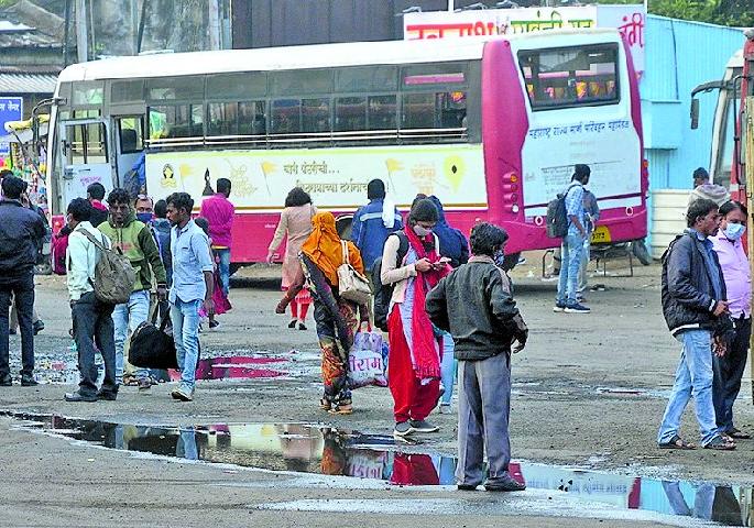 total of 441 buses in Nagpur division But only a few of these buses running | बसस्थानकावर गर्दी वाढली, बसेस कधी वाढणार? total of 441 buses in Nagpur division But only a few of these buses running | बसस्थानकावर गर्दी वाढली, बसेस कधी वाढणार?