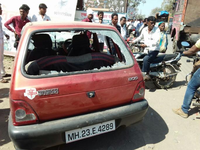 Firing in Jamkhed town, two injured and kidnappers absconding | जामखेड शहरात गोळीबार, दोघे जखमी, हल्लेखोर फरार Firing in Jamkhed town, two injured and kidnappers absconding | जामखेड शहरात गोळीबार, दोघे जखमी, हल्लेखोर फरार