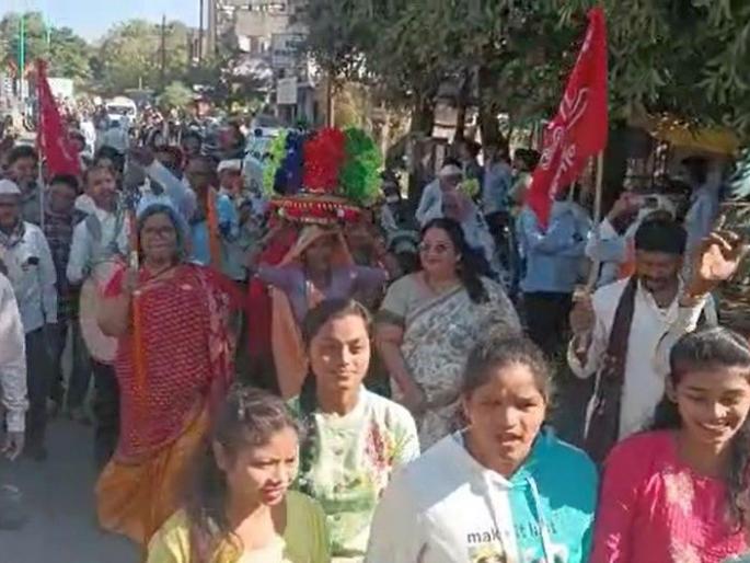 17th Akhil bhartiya vidrohi sahitya sammelan begins in Wardha | १७ व्या अखिल भारतीय विद्रोही साहित्य संमेलनाला वर्ध्यात सुरुवात 17th Akhil bhartiya vidrohi sahitya sammelan begins in Wardha | १७ व्या अखिल भारतीय विद्रोही साहित्य संमेलनाला वर्ध्यात सुरुवात