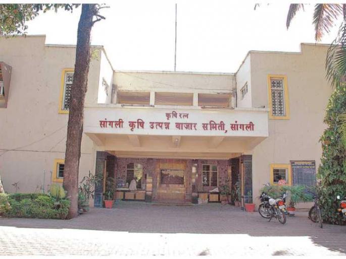 Patangrao-Ghorpade group's Manohmilan, Vishal Patil, Jayashritya Patil's supporters support, Sanjayakakan did away with | सांगली बाजार समितीत पतंगराव-घोरपडे गटाचे मनोमीलन, विशाल पाटील, जयश्रीताई पाटील यांच्या समर्थकांचेही समर्थन, संजयकाकांना केले दूर Patangrao-Ghorpade group's Manohmilan, Vishal Patil, Jayashritya Patil's supporters support, Sanjayakakan did away with | सांगली बाजार समितीत पतंगराव-घोरपडे गटाचे मनोमीलन, विशाल पाटील, जयश्रीताई पाटील यांच्या समर्थकांचेही समर्थन, संजयकाकांना केले दूर