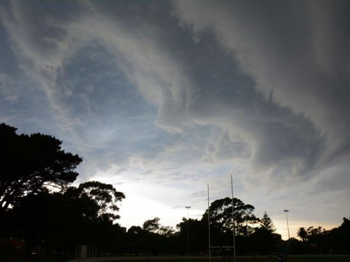 Cloudy weather reduces temperature in Nagpur; Heat Wave Alert from May 9 to 11 | ढगाळ वातावरणामुळे नागपुरातील तापमानात घट; ९ ते ११ मे दरम्यान ‘हीट वेव्ह अलर्ट’ Cloudy weather reduces temperature in Nagpur; Heat Wave Alert from May 9 to 11 | ढगाळ वातावरणामुळे नागपुरातील तापमानात घट; ९ ते ११ मे दरम्यान ‘हीट वेव्ह अलर्ट’