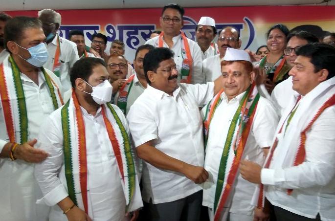 BJP's cautious role due to Bhoyar's 'exit'; The silence of big leaders | भोयरांच्या ‘एक्झिट’मुळे भाजपची सावध भूमिका; बड्या नेत्यांचे मौन BJP's cautious role due to Bhoyar's 'exit'; The silence of big leaders | भोयरांच्या ‘एक्झिट’मुळे भाजपची सावध भूमिका; बड्या नेत्यांचे मौन