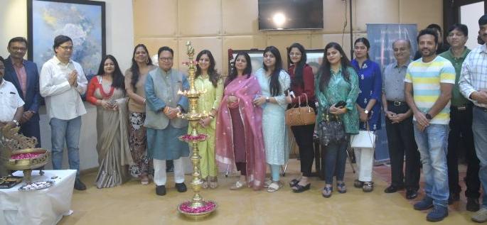 Inauguration of 'Intria' in the glitter of diamonds; Many dignitaries visited the exhibition | हिऱ्यांच्या लखलखाटात ‘इंट्रिया’चे उद्घाटन; प्रदर्शनाला अनेक मान्यवरांची भेट Inauguration of 'Intria' in the glitter of diamonds; Many dignitaries visited the exhibition | हिऱ्यांच्या लखलखाटात ‘इंट्रिया’चे उद्घाटन; प्रदर्शनाला अनेक मान्यवरांची भेट