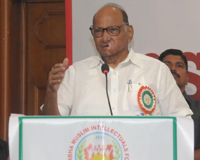 I will work shoulder to shoulder with Muslim brothers | मुस्लीम बांधवांच्या खांद्याला खांदा लावून काम करेन