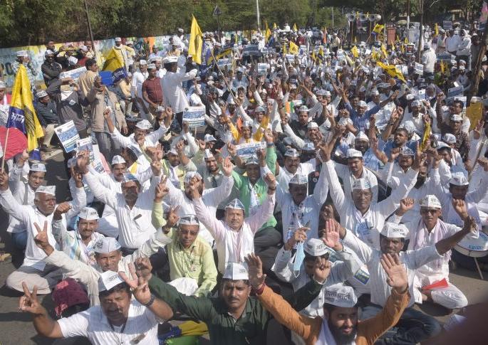 Declare wet drought in the state and pay compensation of 50,000 per hectare | हिवाळी अधिवेशन २०२२; राज्यात ओला दुष्काळ जाहीर करून हेक्टरी ५० हजार भरपाई द्या Declare wet drought in the state and pay compensation of 50,000 per hectare | हिवाळी अधिवेशन २०२२; राज्यात ओला दुष्काळ जाहीर करून हेक्टरी ५० हजार भरपाई द्या