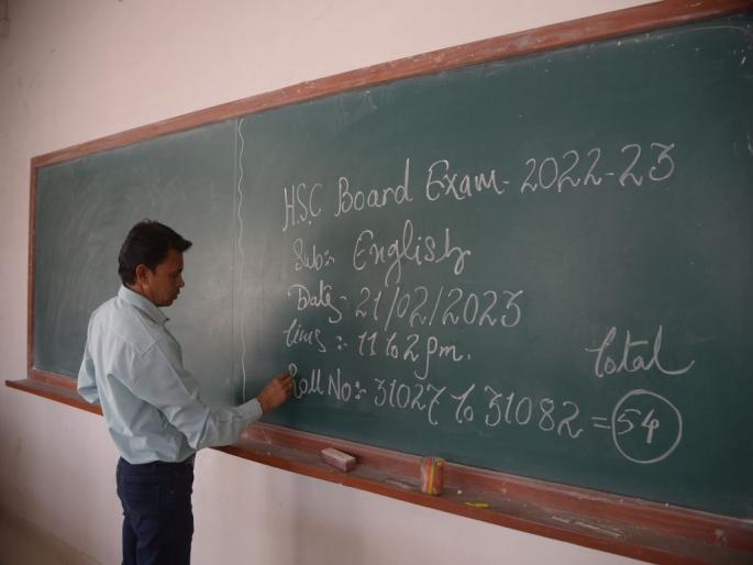 1.55 lakh students of class XII from today | बारावीच्या १.५५ लाख विद्यार्थ्यांची आजपासून कसाेटी 1.55 lakh students of class XII from today | बारावीच्या १.५५ लाख विद्यार्थ्यांची आजपासून कसाेटी