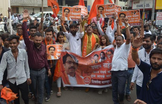 Even if the leaders run away, Shiv Sainiks will fight; March on foot in support of Uddhav Thackeray | नेते पळाले तरी शिवसैनिक लढा देतील; उद्धव ठाकरेंच्या समर्थनार्थ पैदल मार्च Even if the leaders run away, Shiv Sainiks will fight; March on foot in support of Uddhav Thackeray | नेते पळाले तरी शिवसैनिक लढा देतील; उद्धव ठाकरेंच्या समर्थनार्थ पैदल मार्च
