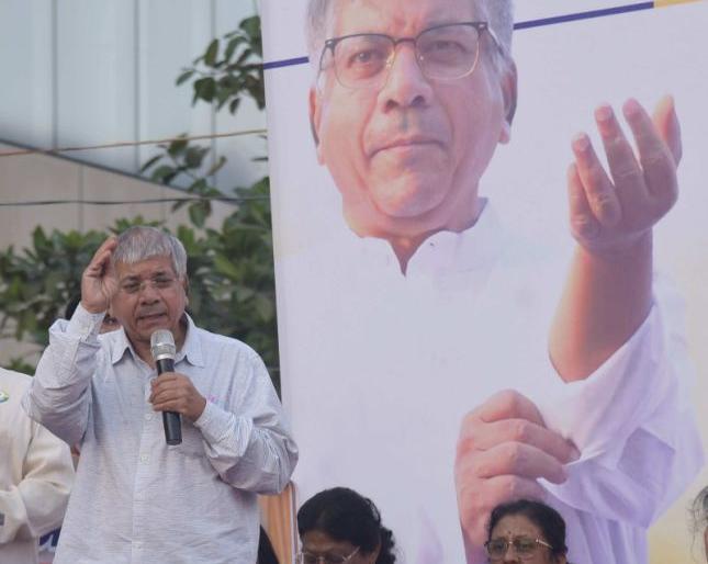 The warning behind this is that the organizations of 'RSS' emerged from the box; Mahamorcha of Vanchit Bahujan Aghadi | ‘आरएसएस’च्या संस्था खोक्यातून उभ्या झाल्या, हा त्यामागील इशारा; वंचित बहुजन आघाडीचा महामोर्चा The warning behind this is that the organizations of 'RSS' emerged from the box; Mahamorcha of Vanchit Bahujan Aghadi | ‘आरएसएस’च्या संस्था खोक्यातून उभ्या झाल्या, हा त्यामागील इशारा; वंचित बहुजन आघाडीचा महामोर्चा