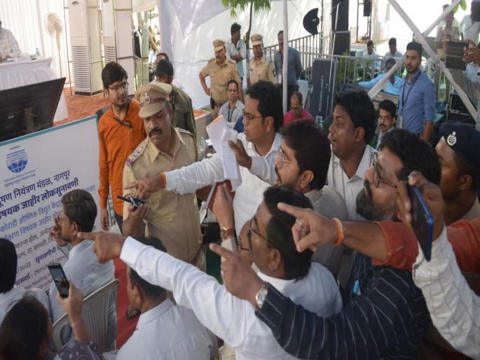 Gaendhal in Keradi Power Station Expansion Project Hearing; Congress-BJP face to face | काेराडी वीज केंद्राच्या विस्तारित प्रकल्पाच्या सुनावणीत गाेंधळ; काॅंग्रेस-भाजप आमनेसामने Gaendhal in Keradi Power Station Expansion Project Hearing; Congress-BJP face to face | काेराडी वीज केंद्राच्या विस्तारित प्रकल्पाच्या सुनावणीत गाेंधळ; काॅंग्रेस-भाजप आमनेसामने