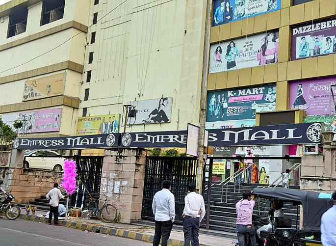 ED takes over Impress Mall in Nagpur; Action as per PMLA | ईडीने ताब्यात घेतला नागपुरातील इम्प्रेस मॉल; ‘पीएमएलए’नुसार कारवाई  ED takes over Impress Mall in Nagpur; Action as per PMLA | ईडीने ताब्यात घेतला नागपुरातील इम्प्रेस मॉल; ‘पीएमएलए’नुसार कारवाई