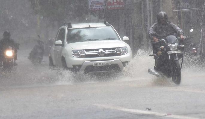 Heavy rains in Gadchireli, Chandrapur, Nagpur within 24 hours; The next five days are scary | २४ तासांत गडचिराेली, चंद्रपूर, नागपुरात पावसाचा धुमाकूळ; पुढचे पाच दिवसही धाेकादायक Heavy rains in Gadchireli, Chandrapur, Nagpur within 24 hours; The next five days are scary | २४ तासांत गडचिराेली, चंद्रपूर, नागपुरात पावसाचा धुमाकूळ; पुढचे पाच दिवसही धाेकादायक