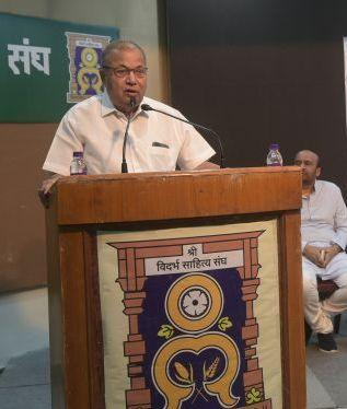 The owner of a pleasant personality, who radiated a charming posture everywhere, was lost; Manohar Mhaisalkar | सर्वत्र मनोहारी मुद्रा उमटवणारा प्रसन्न व्यक्तिमत्त्वाचा धनी हरपला The owner of a pleasant personality, who radiated a charming posture everywhere, was lost; Manohar Mhaisalkar | सर्वत्र मनोहारी मुद्रा उमटवणारा प्रसन्न व्यक्तिमत्त्वाचा धनी हरपला