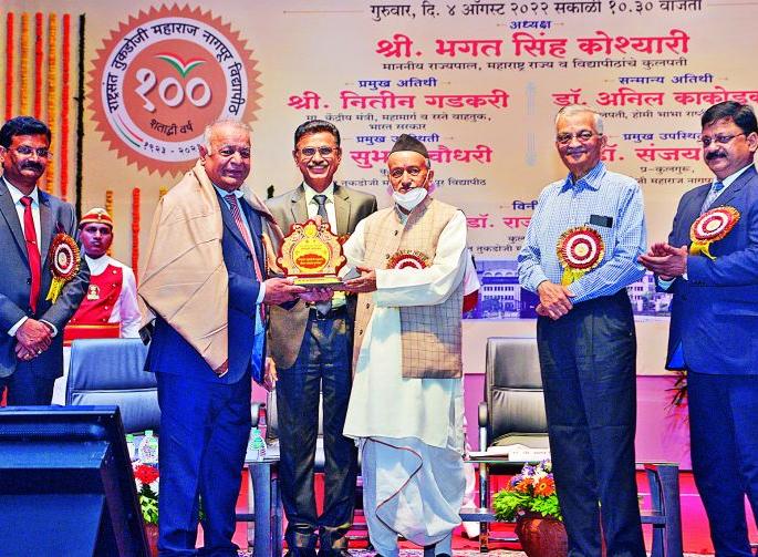 Nagpur University should be a center of quality education; Expectations of Governor Bhagat Singh Koshyari | नागपूर विद्यापीठ हे दर्जेदार शिक्षणाचे केंद्र व्हावे; राज्यपाल भगतसिंह कोश्यारी यांची अपेक्षा Nagpur University should be a center of quality education; Expectations of Governor Bhagat Singh Koshyari | नागपूर विद्यापीठ हे दर्जेदार शिक्षणाचे केंद्र व्हावे; राज्यपाल भगतसिंह कोश्यारी यांची अपेक्षा