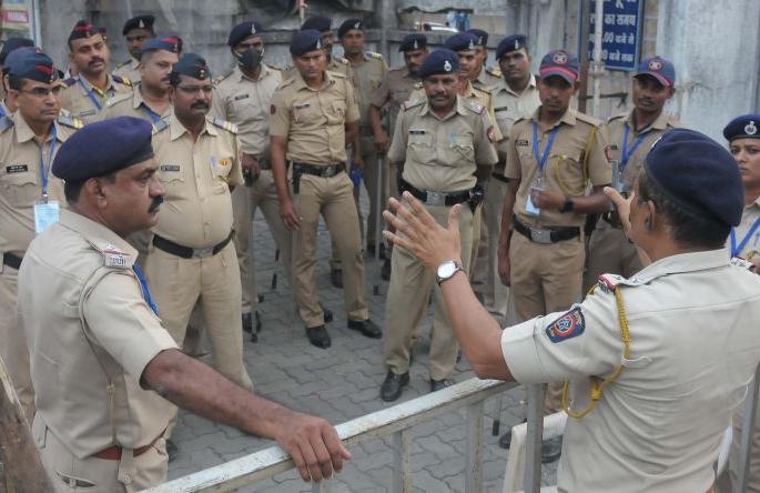 6500 soldiers deployed for Deekshabhumi-Dussehra; 100 CCTVs, 5 surveillance vans to keep an eye on Nagpur | दीक्षाभूमी-दसऱ्यासाठी ६५०० जवान तैनात; १०० सीसीटीव्ही, ५ सर्व्हिलन्स व्हॅनद्वारे नागपूरवर नजर