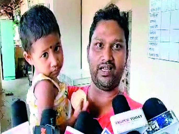 Fifty-three-year-old girl abducted from railway station; Within two hours, the accused was in police custody | पावणेतीन वर्षांच्या मुलीचे रेल्वे स्थानकावरून अपहरण; पोलीस आणि ऑटोचालकाची सतर्कता कामी आली Fifty-three-year-old girl abducted from railway station; Within two hours, the accused was in police custody | पावणेतीन वर्षांच्या मुलीचे रेल्वे स्थानकावरून अपहरण; पोलीस आणि ऑटोचालकाची सतर्कता कामी आली