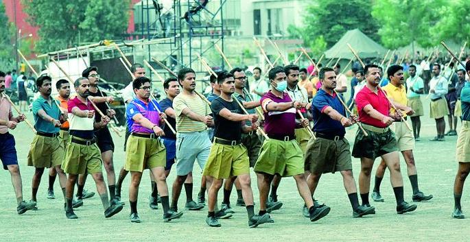 Farmers, teachers, engineers and doctors are also trainees in the third year class of the RSS | रा.स्व. संघाच्या तृतीय वर्ष वर्गात शेतकरी, शिक्षक, अभियंता आणि डॉक्टरदेखील प्रशिक्षणार्थी Farmers, teachers, engineers and doctors are also trainees in the third year class of the RSS | रा.स्व. संघाच्या तृतीय वर्ष वर्गात शेतकरी, शिक्षक, अभियंता आणि डॉक्टरदेखील प्रशिक्षणार्थी