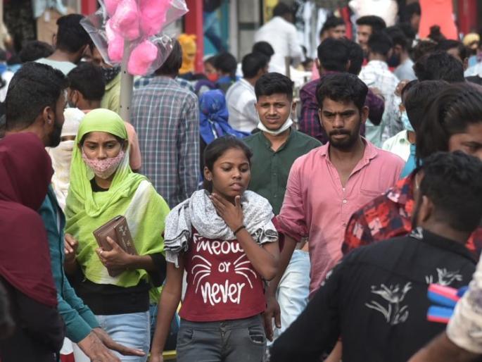 The mask disappears as soon as the patient is reduced! Irresponsibility grew among the citizens | रुग्ण कमी होताच मास्क झाले गायब! नागरिकांत बेजबाबदारपणा वाढला The mask disappears as soon as the patient is reduced! Irresponsibility grew among the citizens | रुग्ण कमी होताच मास्क झाले गायब! नागरिकांत बेजबाबदारपणा वाढला