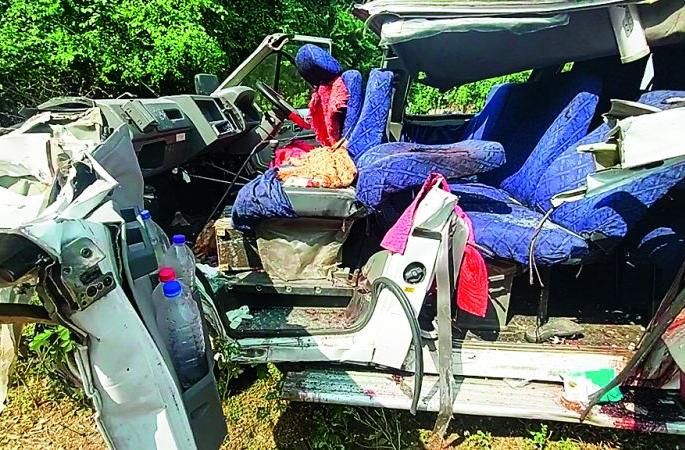 Accidents while returning from pilgrimage; Death of father-in-law | तीर्थयात्रेहून परतताना अपघात; सासरे-जावयाचा मृत्यू Accidents while returning from pilgrimage; Death of father-in-law | तीर्थयात्रेहून परतताना अपघात; सासरे-जावयाचा मृत्यू