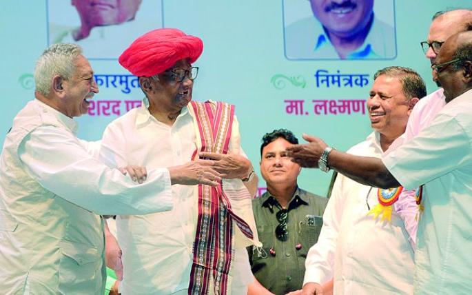 Bharat Mukti Morcha supports Sharad Pawar for transformation | परिवर्तनासाठी शरद पवार यांना भारत मुक्ती मोर्चाचा पाठिंबा Bharat Mukti Morcha supports Sharad Pawar for transformation | परिवर्तनासाठी शरद पवार यांना भारत मुक्ती मोर्चाचा पाठिंबा