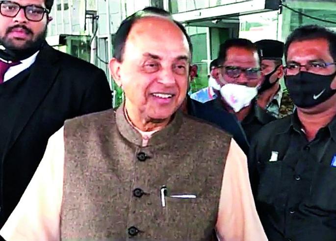 Subramaniam Swamy's tone changed when he reached Sanghsthani | संघस्थानी पोहोचल्यावर बदलला सुब्रमण्यम स्वामींचा सूर Subramaniam Swamy's tone changed when he reached Sanghsthani | संघस्थानी पोहोचल्यावर बदलला सुब्रमण्यम स्वामींचा सूर