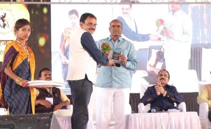 Prosecute those who praise the farm; Shesharao Mohite's strong opinion | शेतीचे गुणगान करणाऱ्यांवर गुन्हे दाखल करा; शेषराव मोहिते यांचे परखड मत Prosecute those who praise the farm; Shesharao Mohite's strong opinion | शेतीचे गुणगान करणाऱ्यांवर गुन्हे दाखल करा; शेषराव मोहिते यांचे परखड मत
