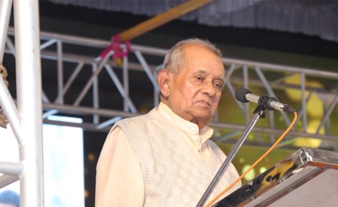 Who will talk about ethnic terrorism in the field of literature ?; N Color The problem with Borade | साहित्य क्षेत्रातील जातीय दहशतवादावर कोण बोलणार?; रा. रं. बोराडे यांचा परखड सवाल Who will talk about ethnic terrorism in the field of literature ?; N Color The problem with Borade | साहित्य क्षेत्रातील जातीय दहशतवादावर कोण बोलणार?; रा. रं. बोराडे यांचा परखड सवाल