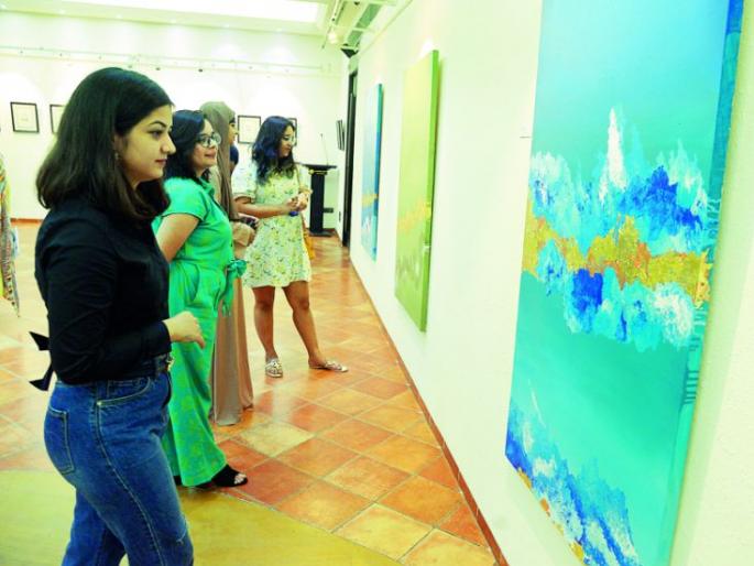 'Gold File Artwork' by Maria Shakir | मारिया शाकीर यांच्या कुंचल्यातून साकारले गेले ‘गोल्ड फाॅईल आर्टवर्क’ 'Gold File Artwork' by Maria Shakir | मारिया शाकीर यांच्या कुंचल्यातून साकारले गेले ‘गोल्ड फाॅईल आर्टवर्क’