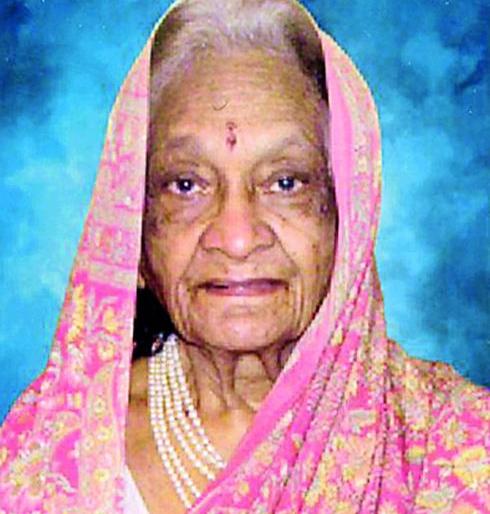 Veteran writer Sumitdevi Dhanwate passed away | ज्येष्ठ लेखिका सुमतीदेवी धनवटे यांचे निधन Veteran writer Sumitdevi Dhanwate passed away | ज्येष्ठ लेखिका सुमतीदेवी धनवटे यांचे निधन