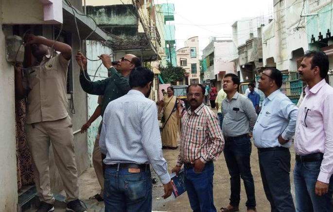 electricity thept worth 33 lakhs unearthed in Akola | अकोल्यात सहा दिवसांत ३३ लाख ८० हजारांची चोरी उघड; ३९६ जणावर कारवाई