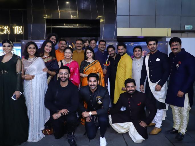 Grand premier of movie Fatteshikast | 'फत्तेशिकस्त’ चित्रपटाचा दिमाखदार प्रिमियर सोहळा Grand premier of movie Fatteshikast | 'फत्तेशिकस्त’ चित्रपटाचा दिमाखदार प्रिमियर सोहळा